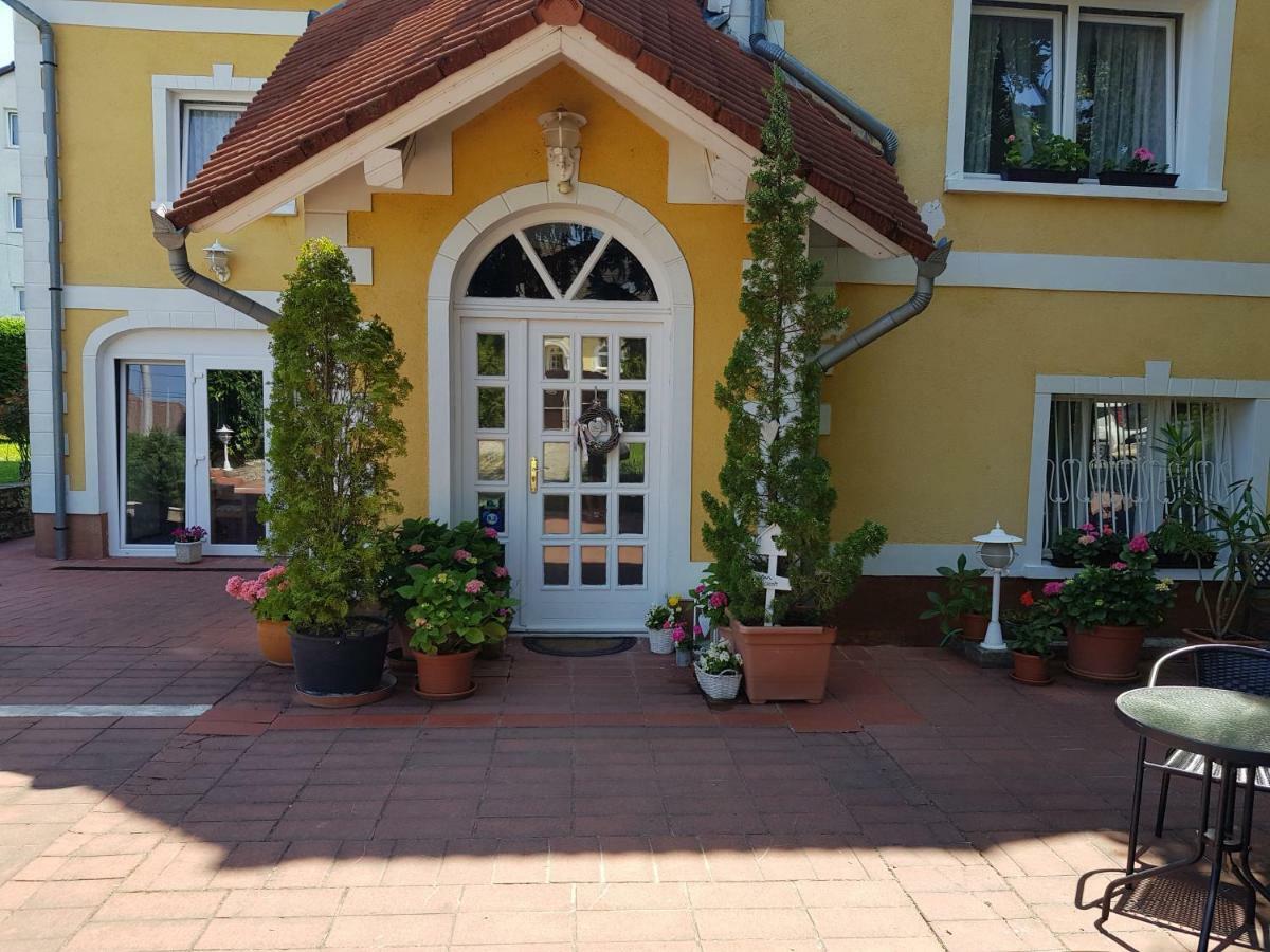 Eden Villa Apartmanhaz 블로톤퓌레드 외부 사진
